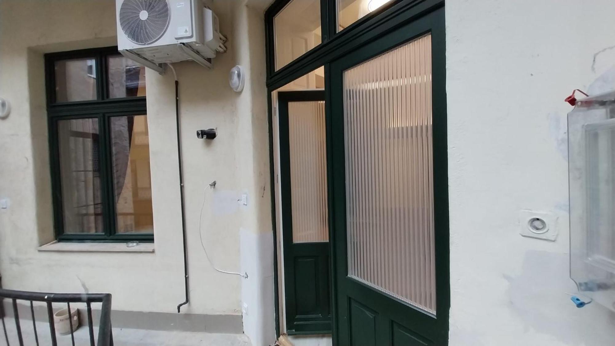Szekely Apartment Near Deak Ferenc Square With Free Parking In Garage Budapeste Exterior foto