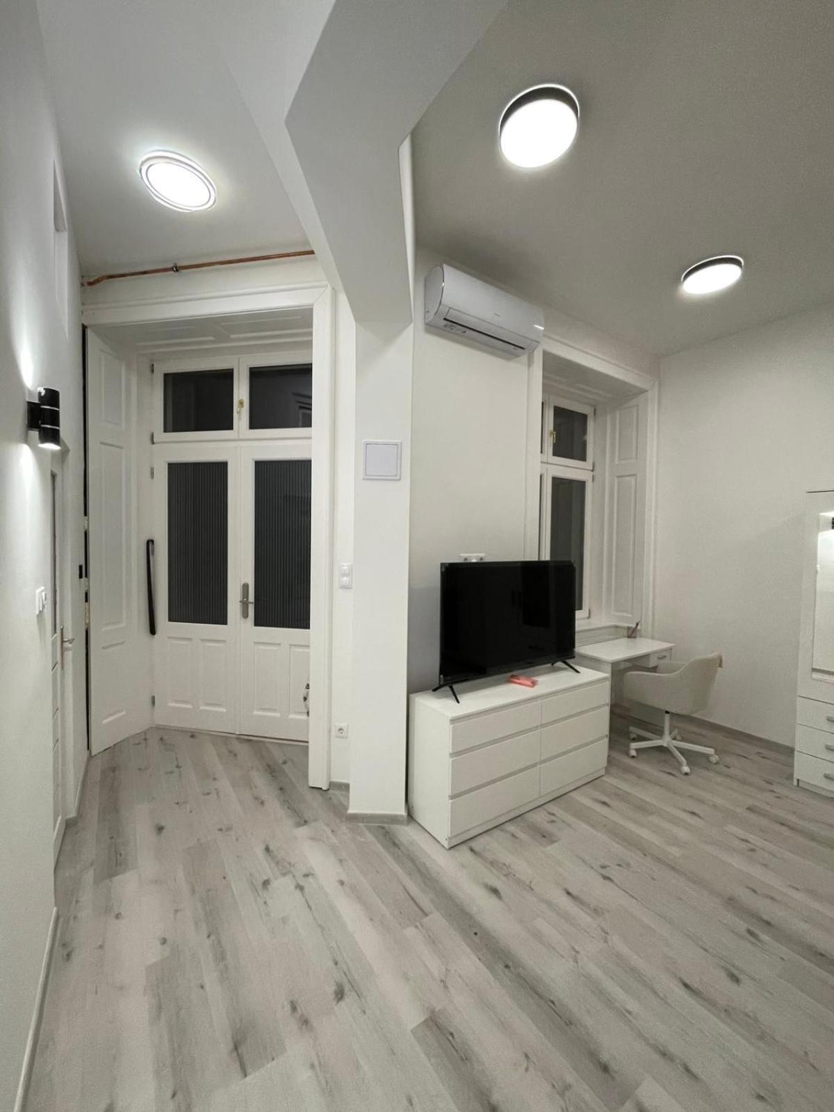 Szekely Apartment Near Deak Ferenc Square With Free Parking In Garage Budapeste Exterior foto