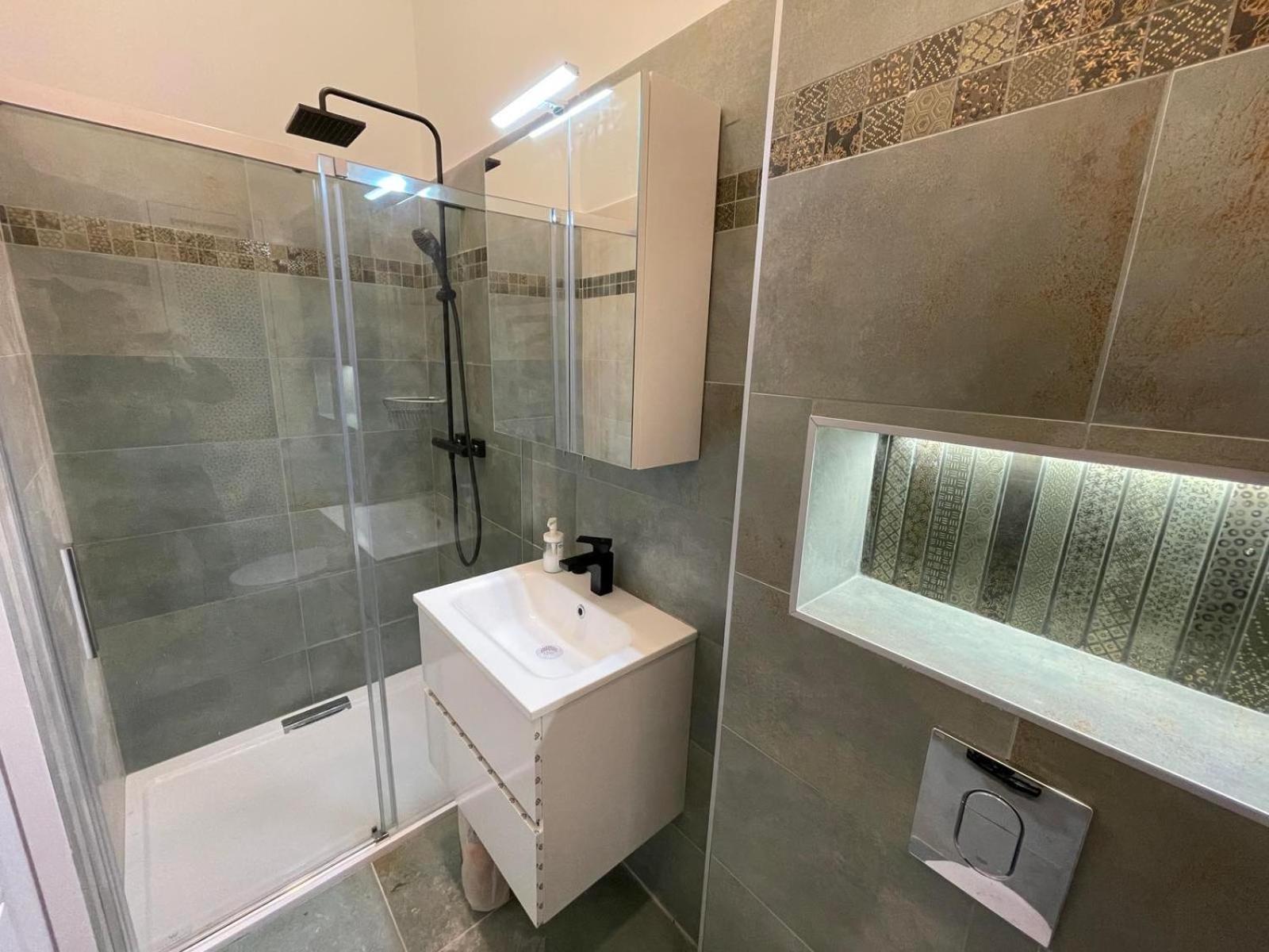 Szekely Apartment Near Deak Ferenc Square With Free Parking In Garage Budapeste Exterior foto